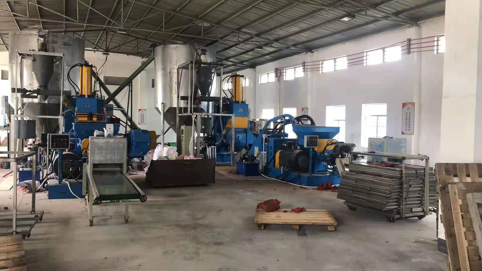 体育跑道生产线展示
