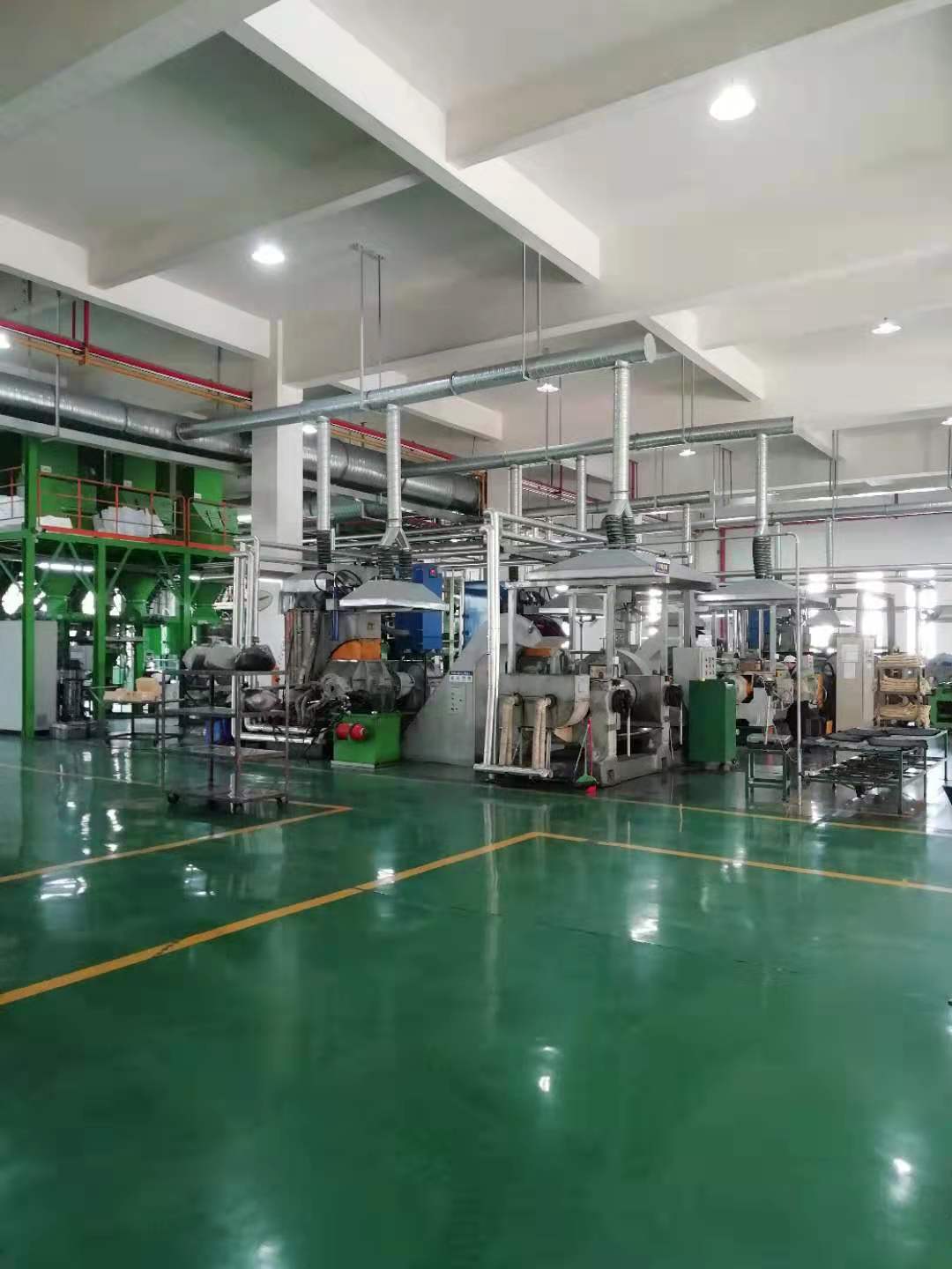 南京某公司使用强力加压翻转式密炼机